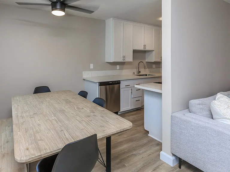 1119-1123 E Elk Ave — Photo 28