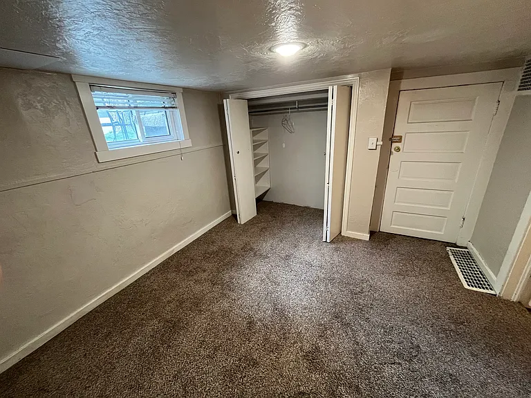 1064 E Hollywood Ave — Photo 11