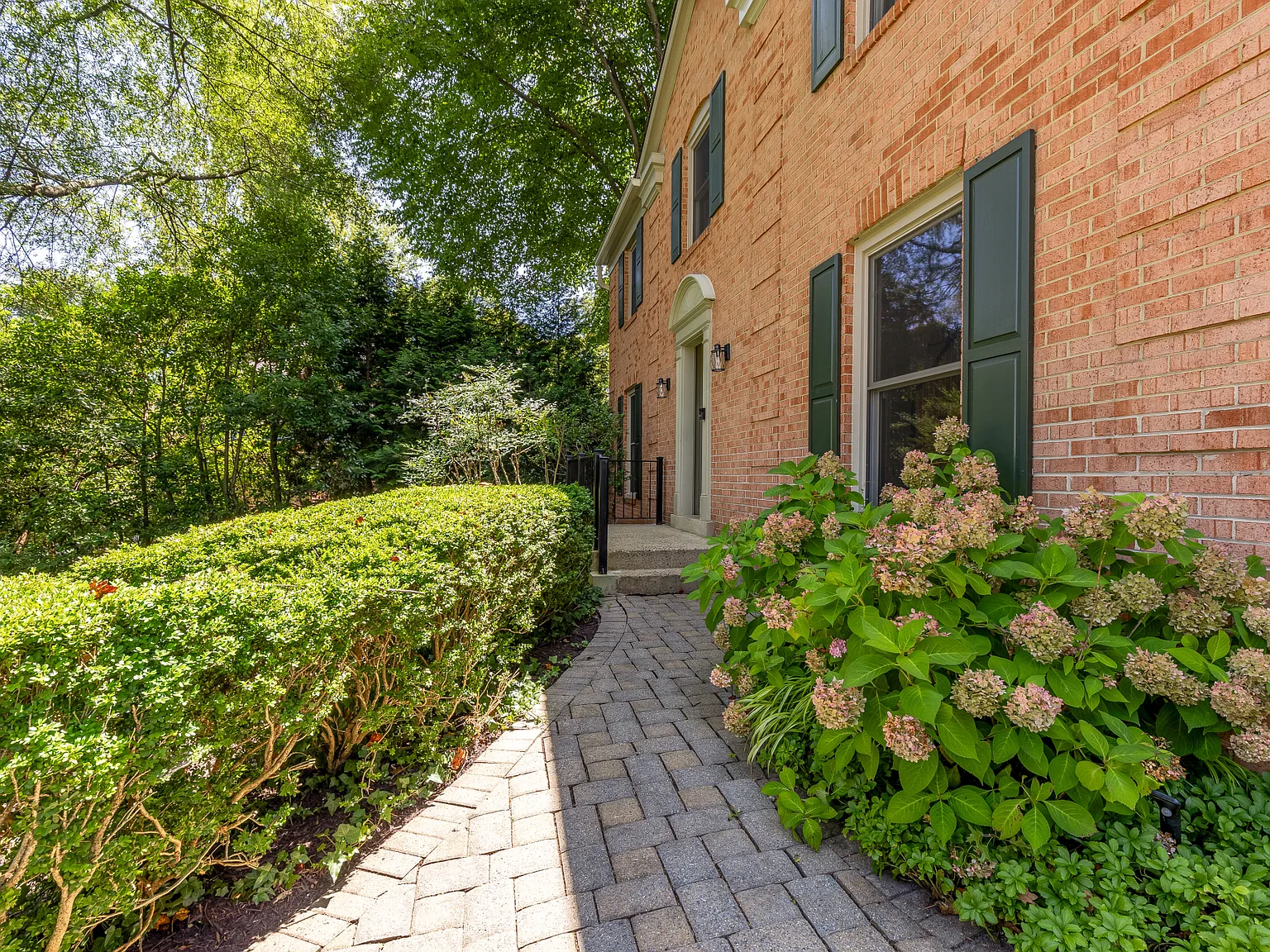 6 bed, 4338 sqft, $6,995 — Photo 3