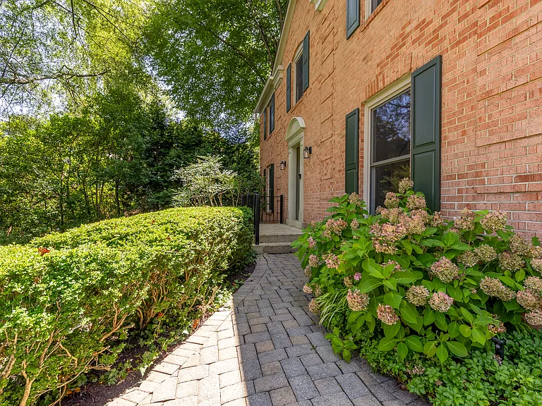 1318 Round Oak Ct — Photo 3