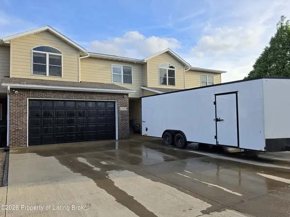 2207 2nd St W, Dickinson, ND 58601