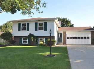23320 Broadwood Dr, Elkhart, IN 46514