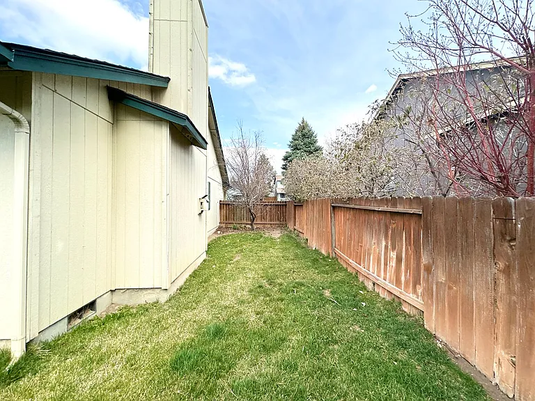 940 NW Oak Ln — Photo 16