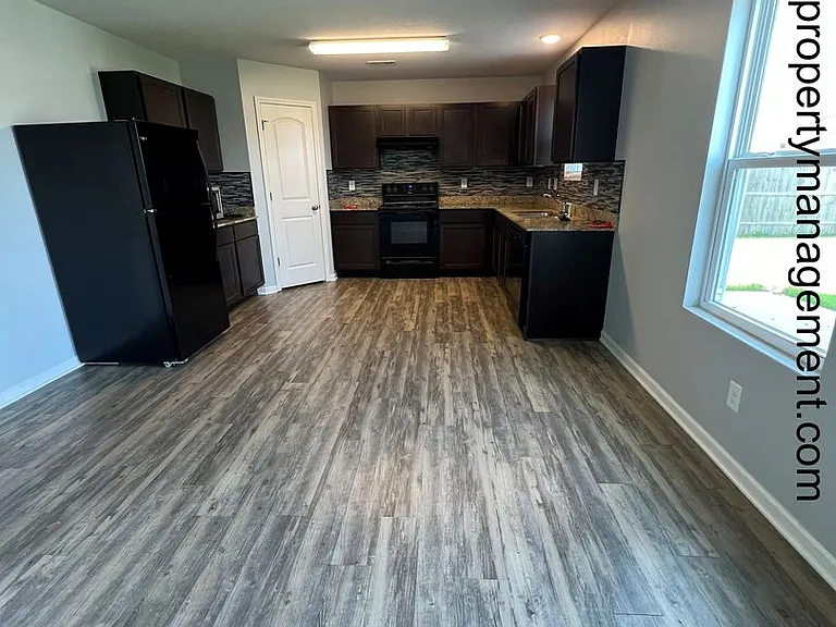 360 Hillside Dr — Photo 16