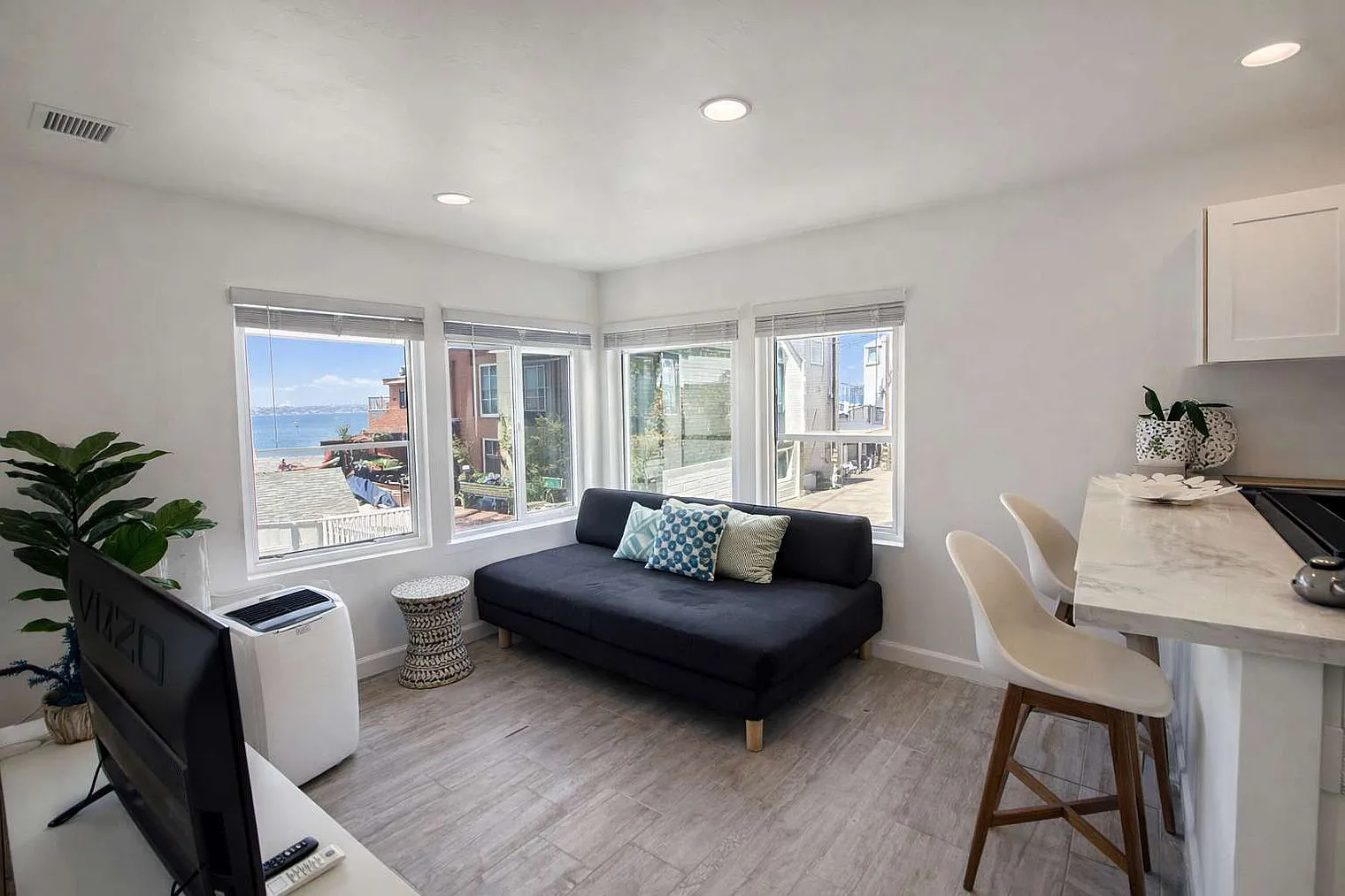 1 bed, 1.0 bath, 365 sqft, $4,415 — Photo 1