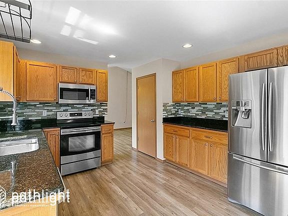4th image of 3015 NE Mercer Ct