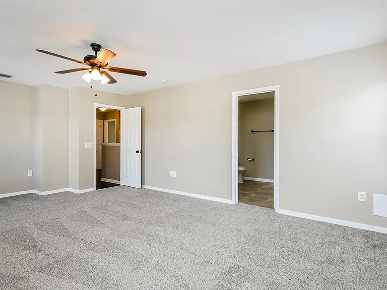 4705 Willoughby St — Photo 13