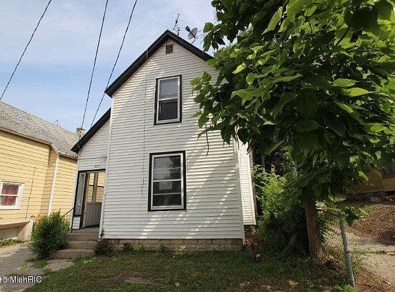 4th image of 937 Sherman St SE