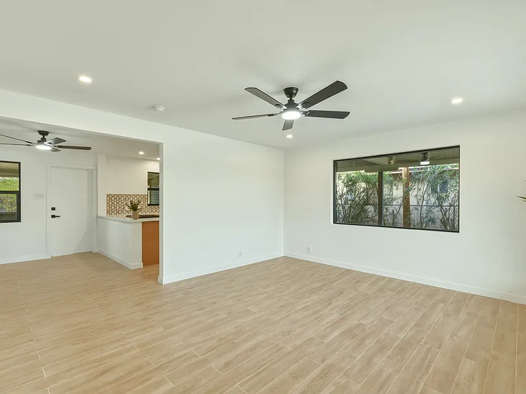 1438 E Sheridan St — Photo 10