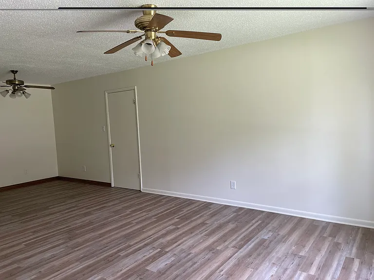 1417 Lafayette Ln — Photo 3