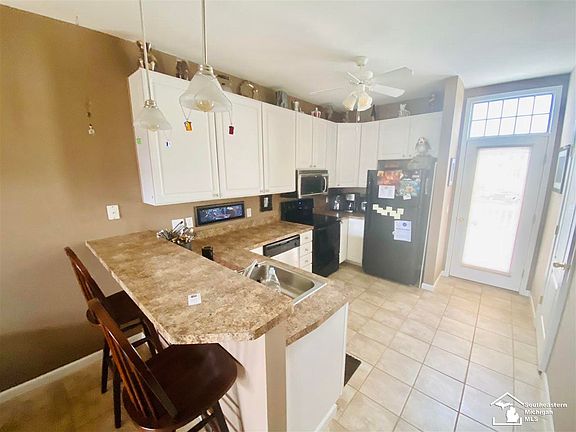 5th image of 302 Beachwalk Trl