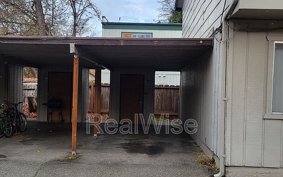 4th image of 1112 SW 5th St Unit A