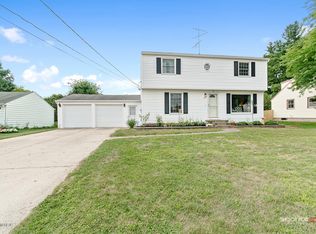 320 Netherfield St NW, Comstock Park, MI 49321