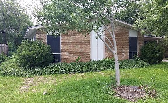 2nd image of 405 Cooper Dr