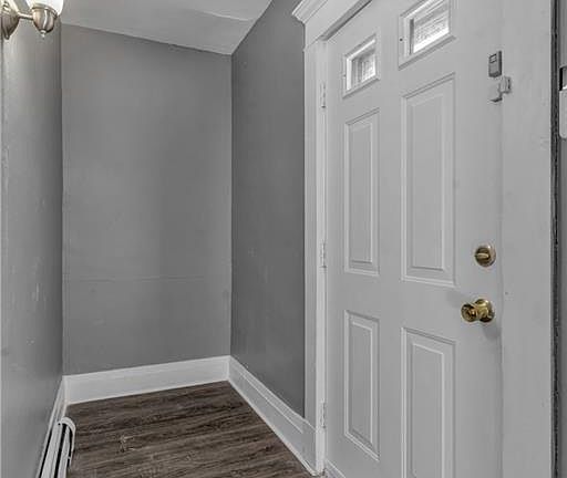 3rd image of 439 Dearborn St