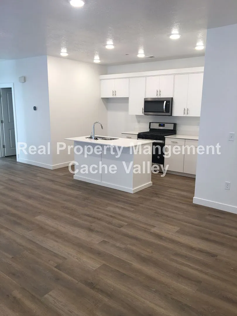 462 West 40 South — Photo 1