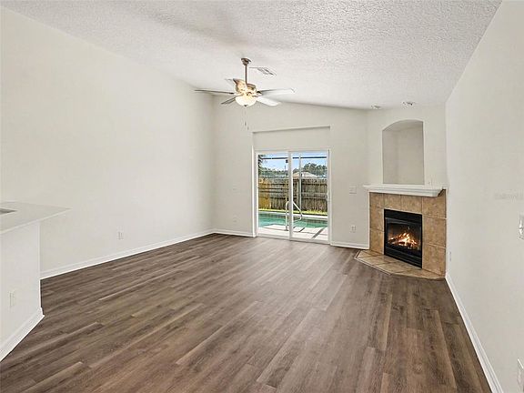 4th image of 447 Lancer Oak Dr