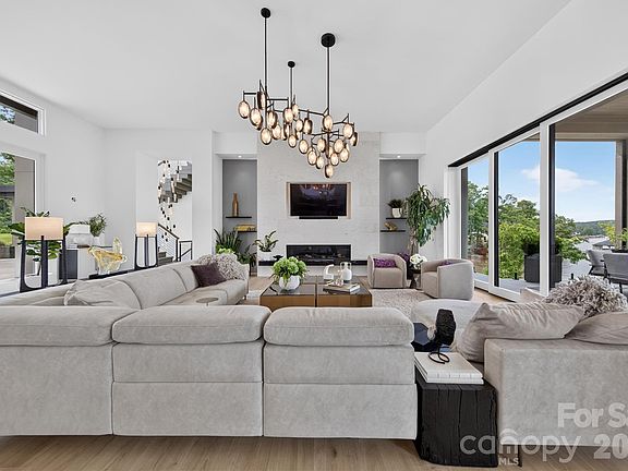 5th image of 127 Brightwood Ct