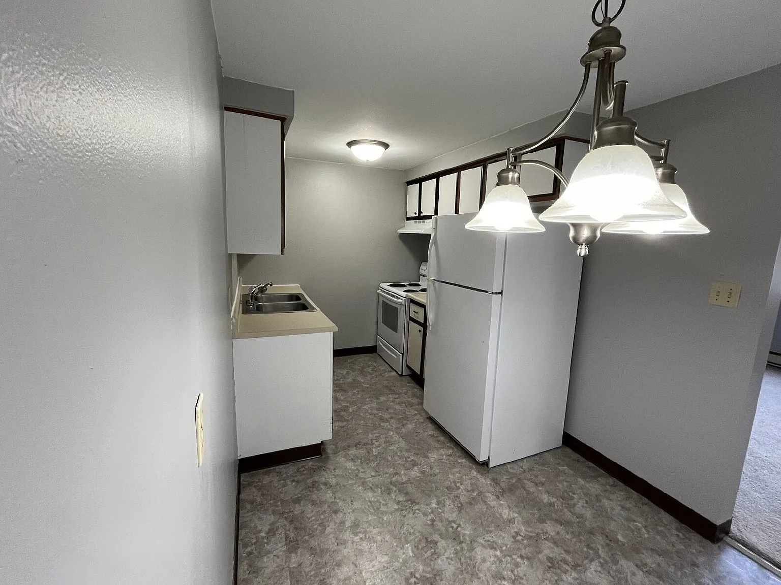 2 bed, 1.0 bath, $950 — Photo 3