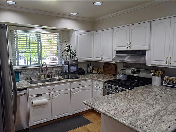 5th image of 6467 Devonshire Dr