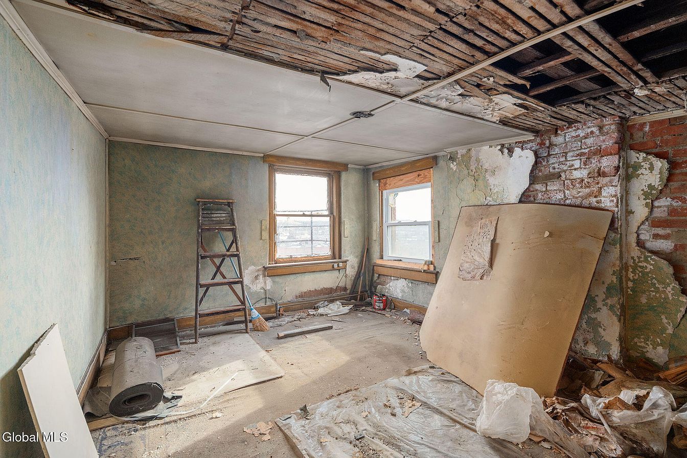 49th image of 93 Ten Broeck Street