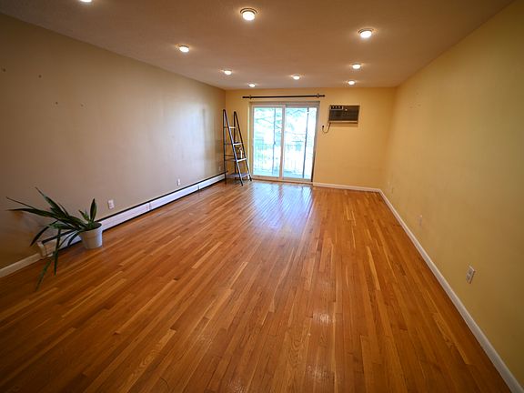 4th image of 50 Green St APT 308