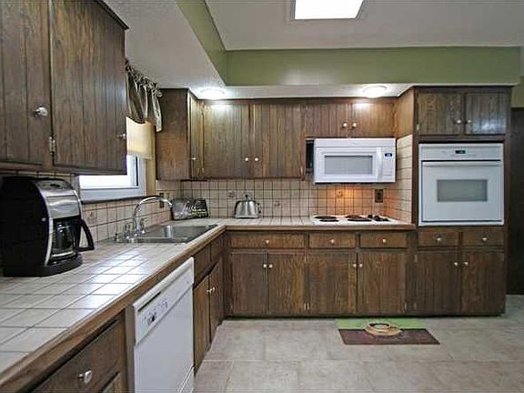 4th image of 2412 NW 114th St
