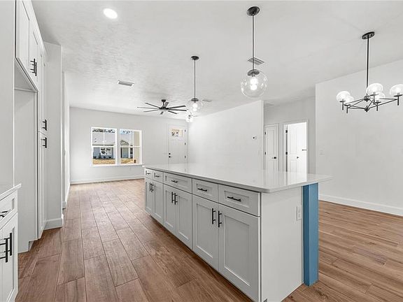 3rd image of 601 Fisher Dr #601