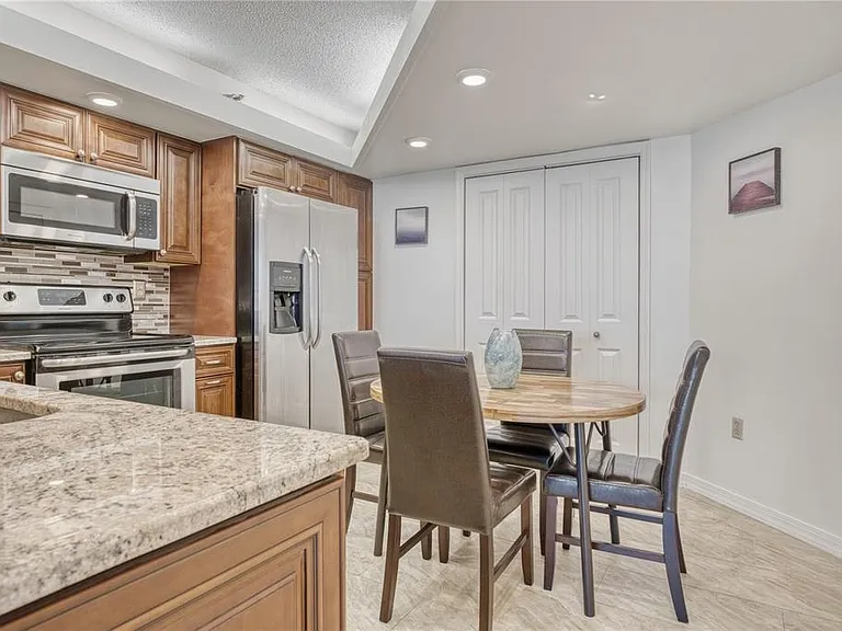 690 Island Way #307 — Photo 5