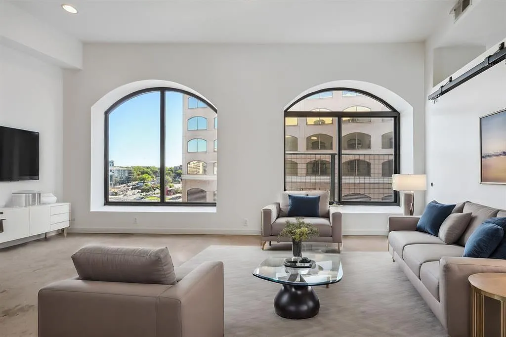 1 bed, 1.0 bath, 682 sqft, $2,195 — Photo 2