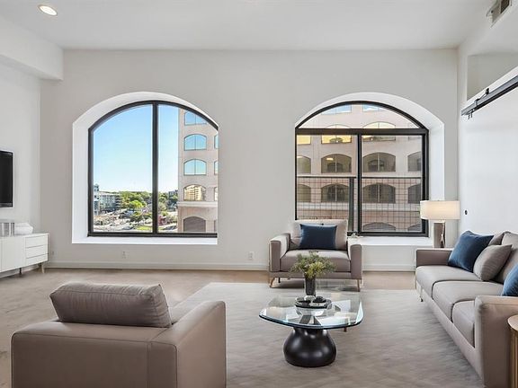2nd image of 507 Sabine St APT 810