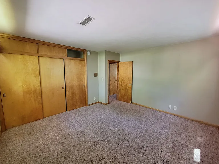 College St 1103 — Photo 24