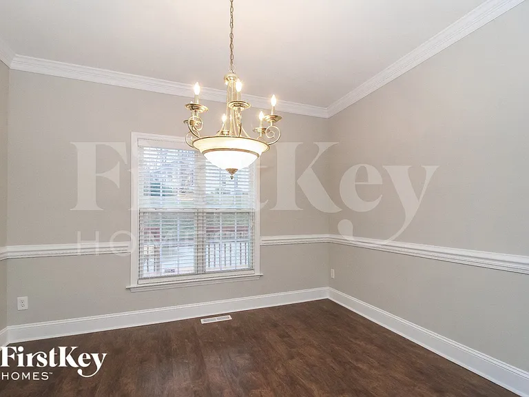 5910 Habersham Dr — Photo 6