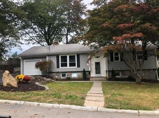 100 Glenham Rd, Cranston, RI 02921