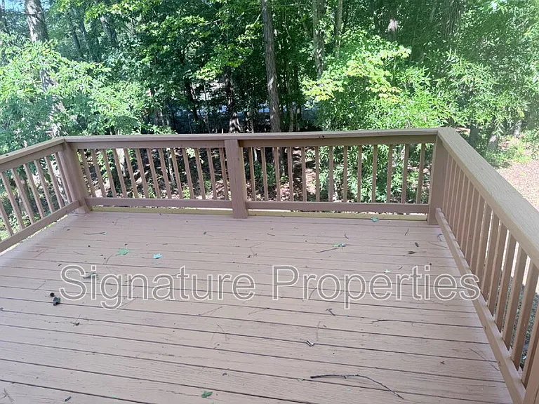 12521 Hillgate Ln — Photo 2