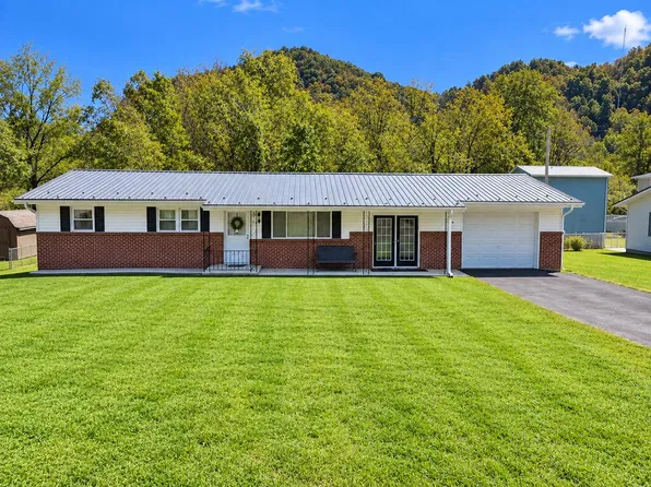 109 Edgewater Dr, Cedar Bluff, VA 24609