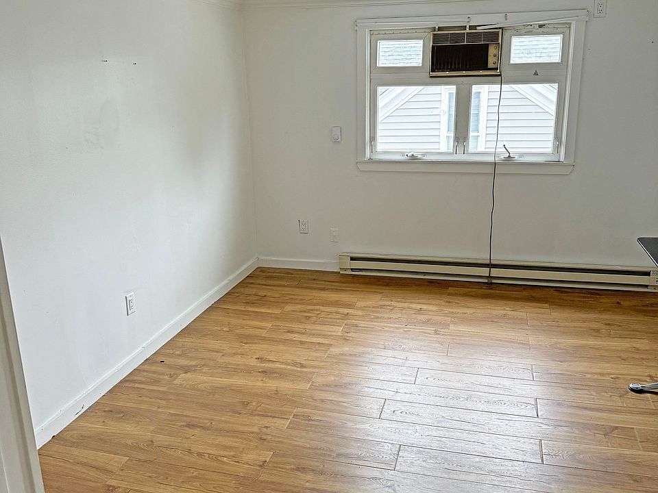 2nd image of 35 Lloyd Rd #3