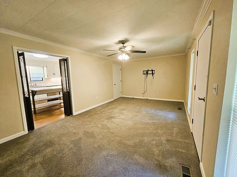 1101 N C St — Photo 7