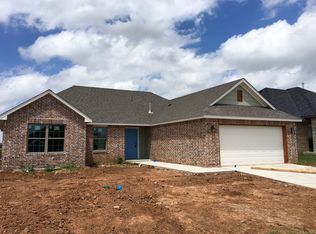 936 SW 16th St, Moore, OK 73160