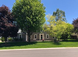 W163N10436 Ridgeview Ln, Germantown, WI 53022