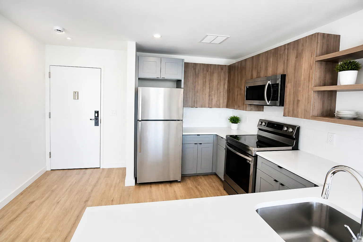 2 bed, $2,900 — Photo 1