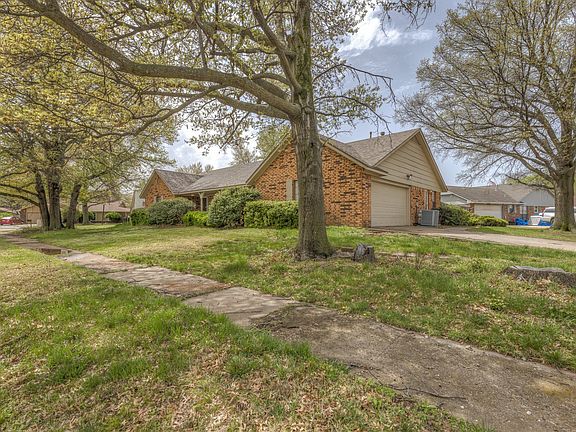 2nd image of 2500 S Aspen Ct