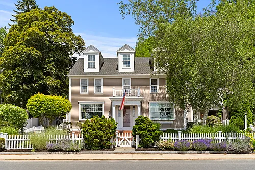 452 Main St #B Photo 1