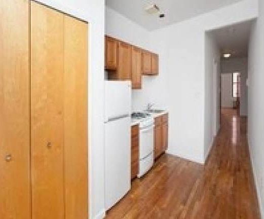 2nd image of 1592 1st Ave