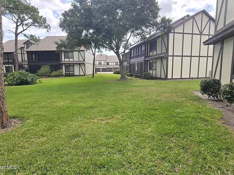 816 Greenwood Manor Cir #10 — Photo 32