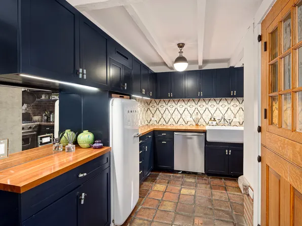 119 East 10th Street GDN image 3 of 16