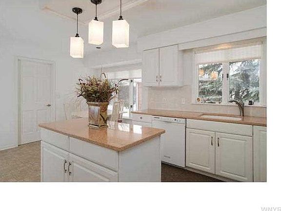 2nd image of 34 Hampton Hill Dr