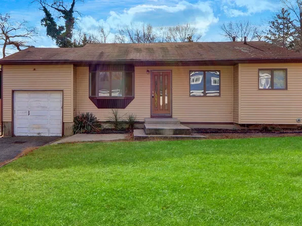 293 Concord Street, Dix Hills, NY 11746