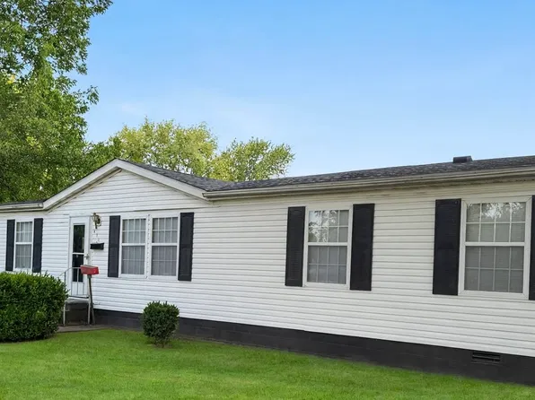 436 N Pine St, Centralia, IL 62801