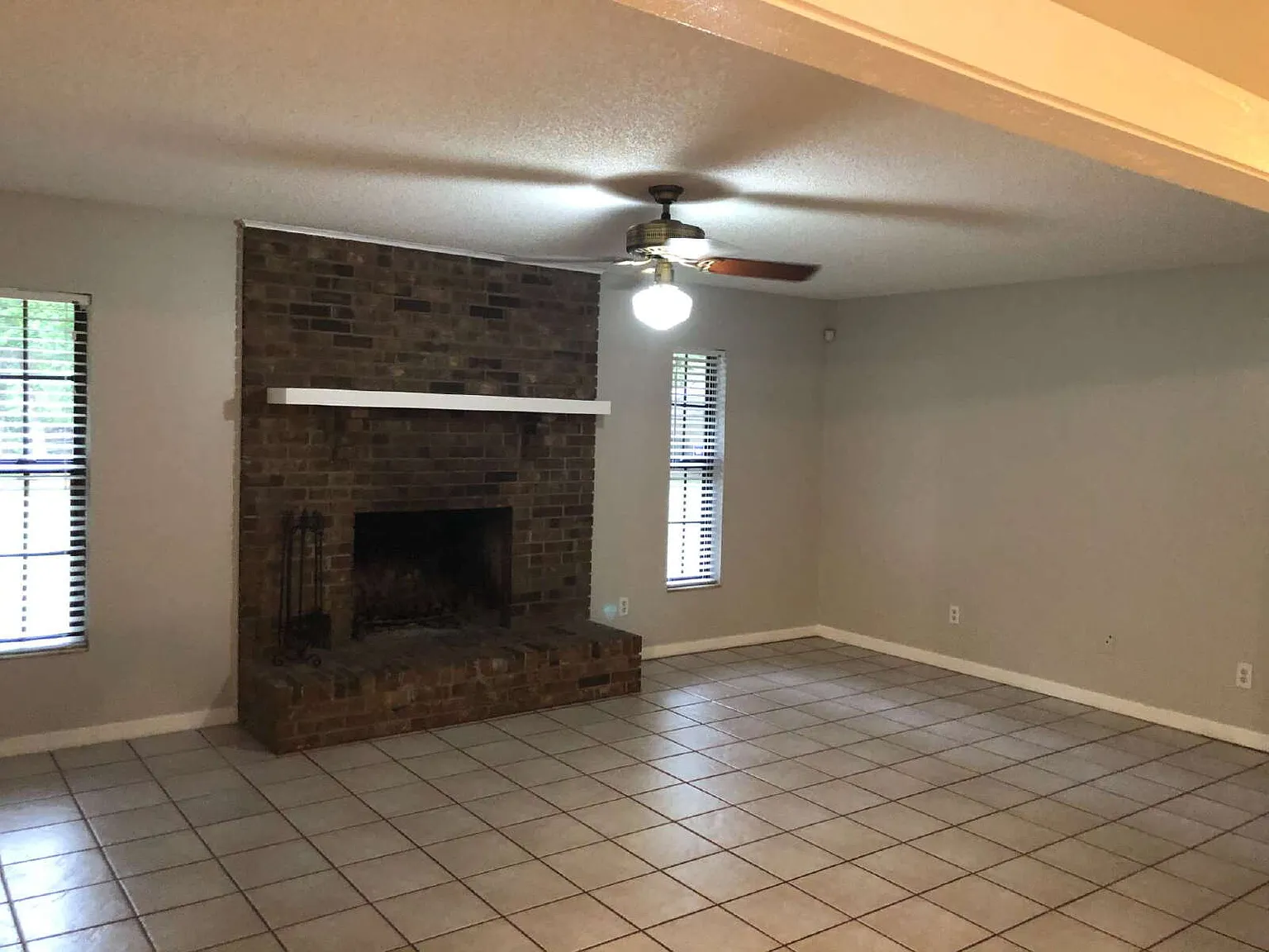 4 bed, 2.0 bath, 2071 sqft, $2,295 — Photo 2